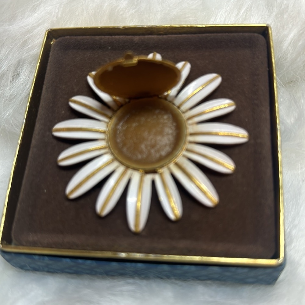 NIB Avon‎ Full Pristine Solid Perfume Glace Daisy Pin Brooch - Picture 2 of 4